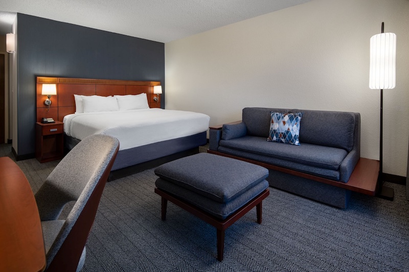Courtyard Marriott Palm Springs king room