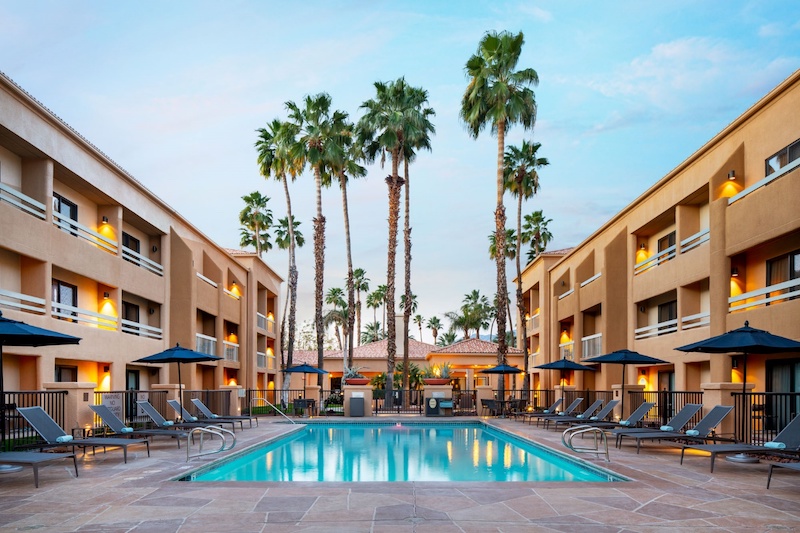 Courtyard Marriott Palm Springs pool